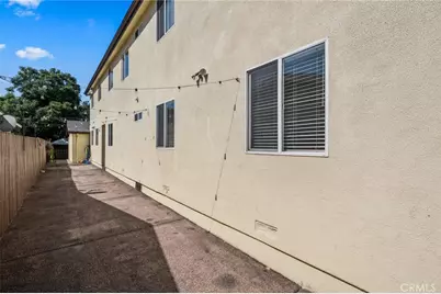 330 E 101st Street, Los Angeles, CA 90003 - Photo 13