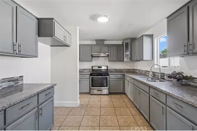 330 E 101st Street, Los Angeles, CA 90003 - Photo 3