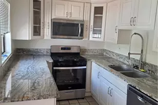 2212 Laurel, Newport Beach, CA 92663 - Photo 5