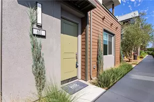 651 S Lyon St, Santa Ana, CA 92701 - Photo 3