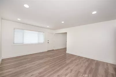 180 Rochester Street, Costa Mesa, CA 92627 - Photo 17