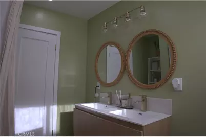 819 W 102nd St, Los Angeles, CA 90044 - Photo 13