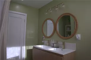 819 W 102nd St, Los Angeles, CA 90044 - Photo 13
