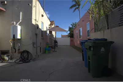 819 W 102nd St, Los Angeles, CA 90044 - Photo 17