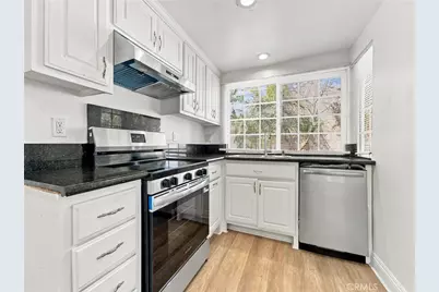 330 W Devonshire Drive, Oxnard, CA 93030 - Photo 13
