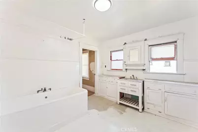 2320 W 25th, Los Angeles, CA 90018 - Photo 13