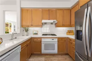 22 Santa Cruz Aisle, Irvine, CA 92606 - Photo 17