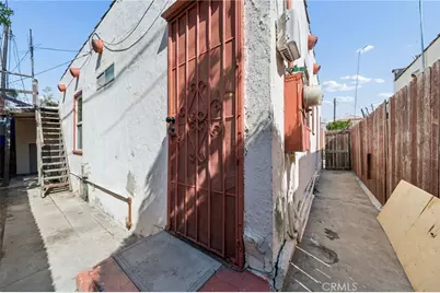 1174 E 9th Street, Long Beach, CA 90813 - Photo 23