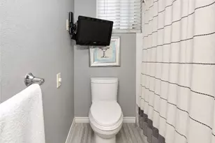 11751 Hortense, Valley Village, CA 91607 - Photo 27