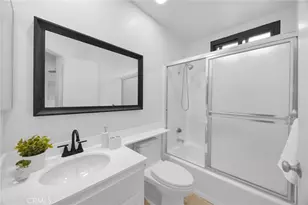 6540 Hayvenhurst Ave, Lake Balboa, CA 91406 - Photo 17