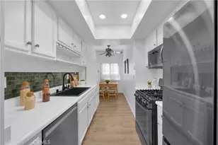 6540 Hayvenhurst Ave, Lake Balboa, CA 91406 - Photo 5