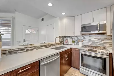 2000 Pacific Coast Highway #203, Huntington Beach, CA 92648 - Photo 15