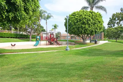 10830 Los Jardines, Fountain Valley, CA 92708 - Photo 3