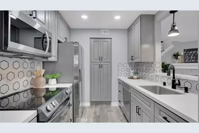 27 Christamon, Irvine, CA 92620 - Photo 7