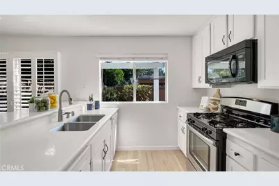 13 Hollowglen, Irvine, CA 92604 - Photo 5