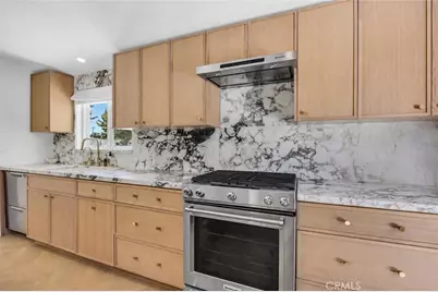 268 E Bay, Costa Mesa, CA 92627 - Photo 3