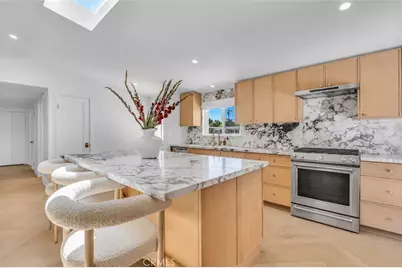 268 E Bay, Costa Mesa, CA 92627 - Photo 5