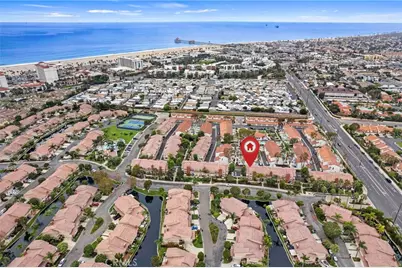 21072 Poolside, Huntington Beach, CA 92648 - Photo 3