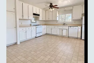 18393 Orange, Hesperia, CA 92345 - Photo 47