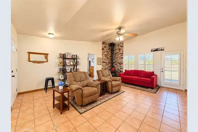18220 Bowie, Tehachapi, CA 93561 - Photo 5