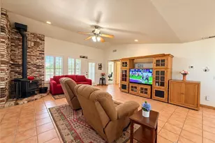 18220 Bowie, Tehachapi, CA 93561 - Photo 3