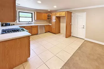 6041 Santa Barbara Avenue, Garden Grove, CA 92845 - Photo 9