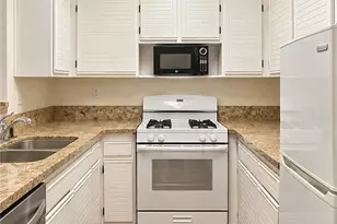 24125 Del Monte, Valencia, CA 91355 - Photo 3