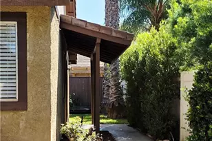 23512 Lampara Dr, Valencia, CA 91355 - Photo 3