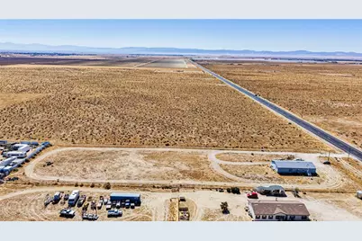 2705 90th Street, Rosamond, CA 93560 - Photo 13
