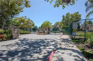 2528 N Tustin, Santa Ana, CA 92705 - Photo 37