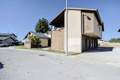 1031 W Central, Santa Ana, CA 92707 - Photo 5