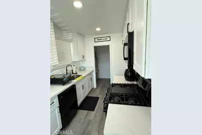 2960 8th Avenue, Los Angeles, CA 90018 - Photo 13