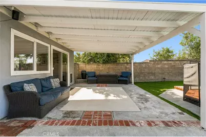 27371 Garza, Saugus, CA 91350 - Photo 17