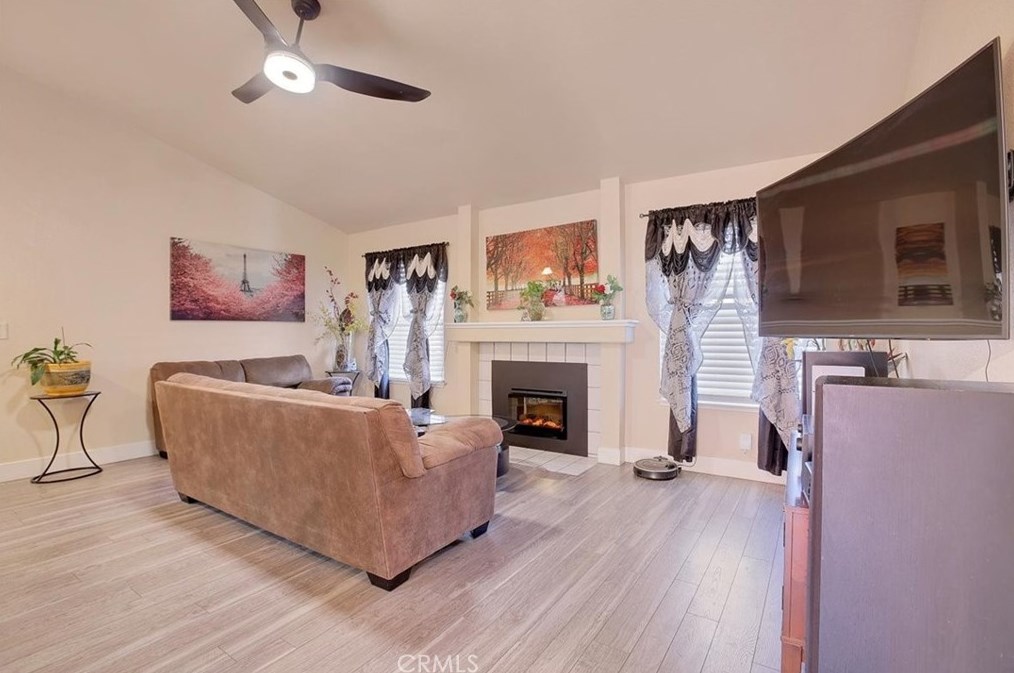 5 Kam Ct, Sacramento CA  95838-1500 exterior