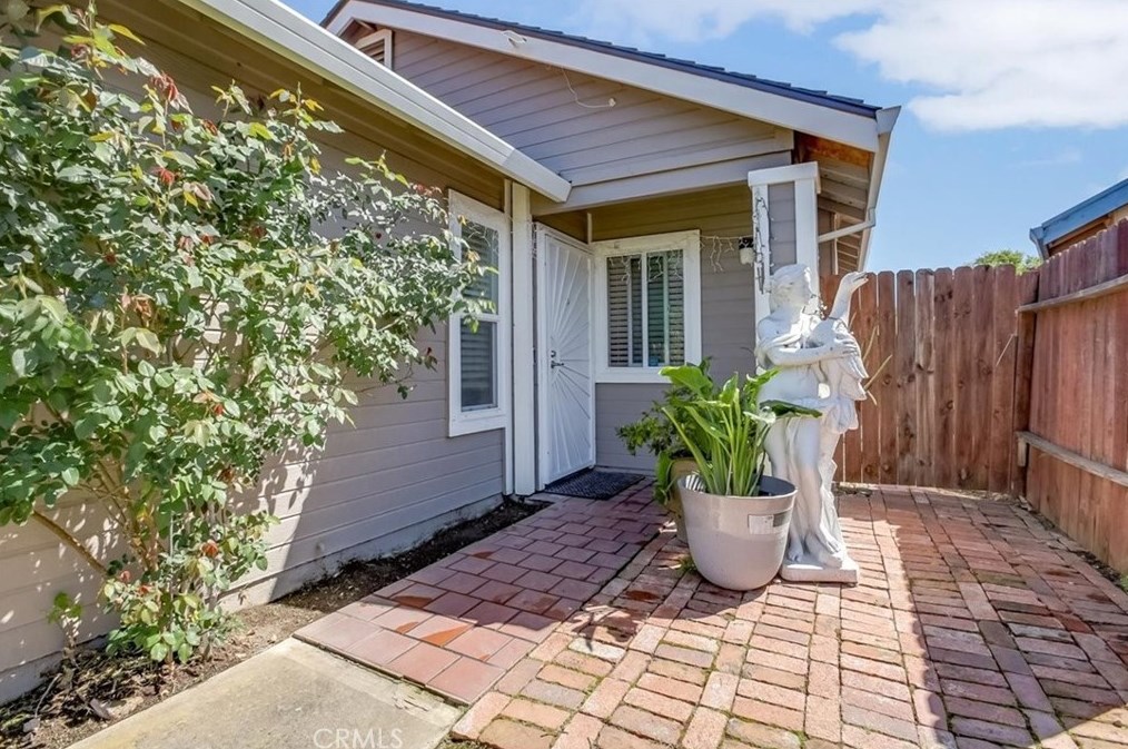 5 Kam Ct, Sacramento CA  95838-1500 exterior