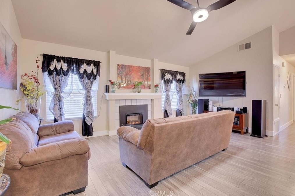 5 Kam Ct, Sacramento CA  95838-1500 exterior