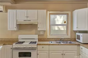 1087 E 9th St, Chico, CA 95928 - Photo 13