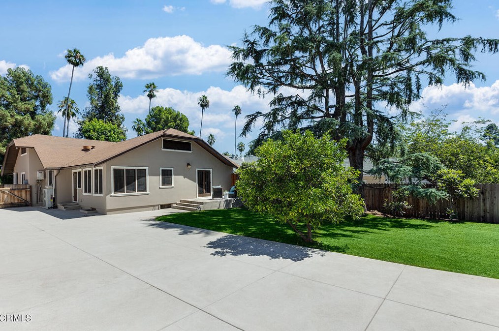 977 Hill Ave, Pasadena CA  91104-3043 exterior