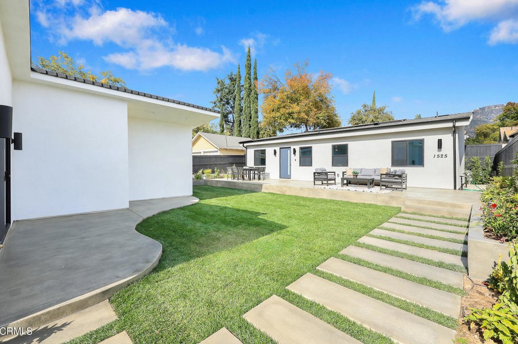 1523 Elizabeth St, Pasadena CA  91104-2609 exterior