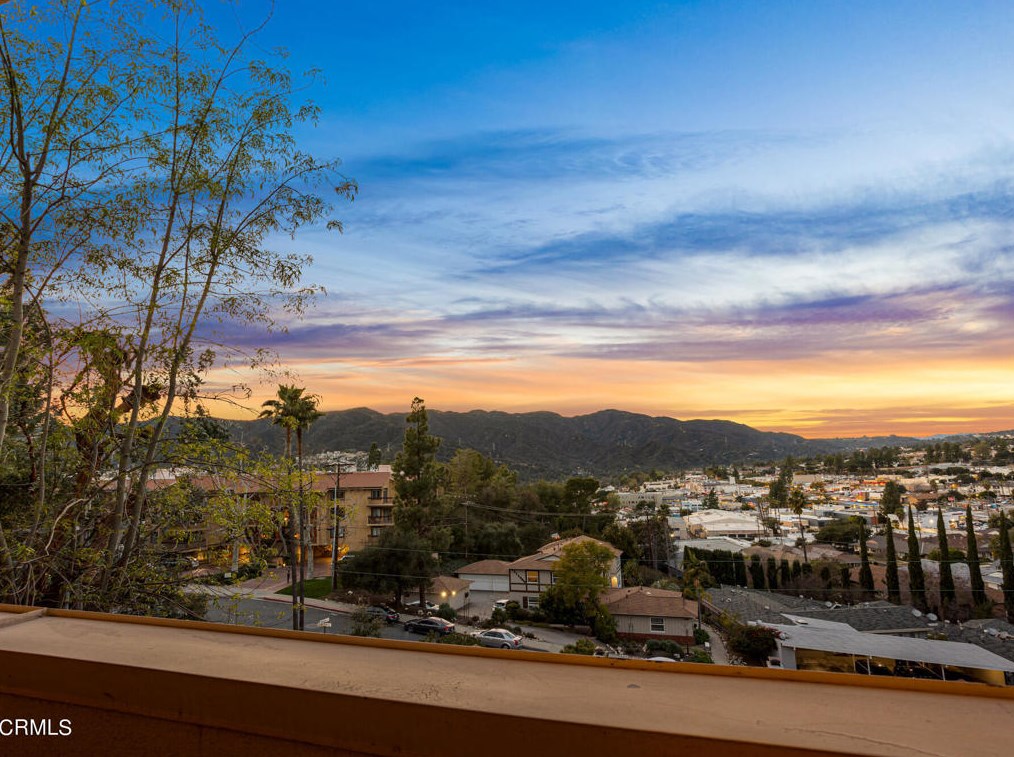 2313 Rosecrest Dr, Glendale CA  91208-1333 exterior