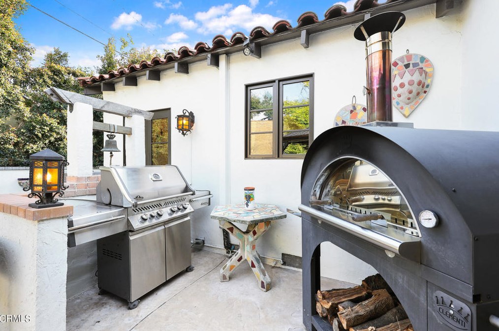 1400 Moncado Dr, Glendale CA  91207-1248 exterior