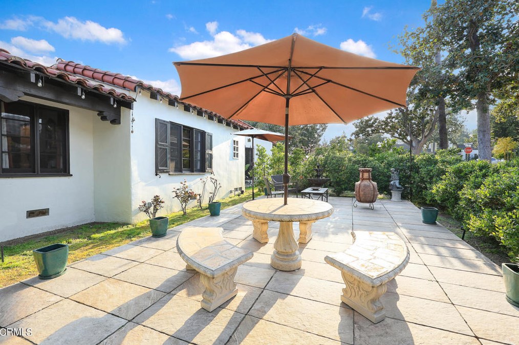 1400 Moncado Dr, Glendale CA  91207-1248 exterior