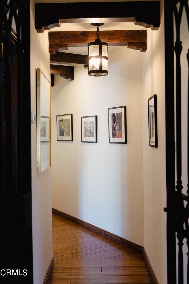 1400 Moncado Dr, Glendale CA  91207-1248 exterior