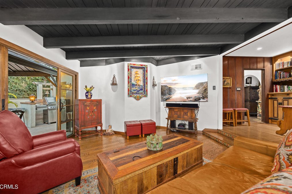 1400 Moncado Dr, Glendale CA  91207-1248 exterior
