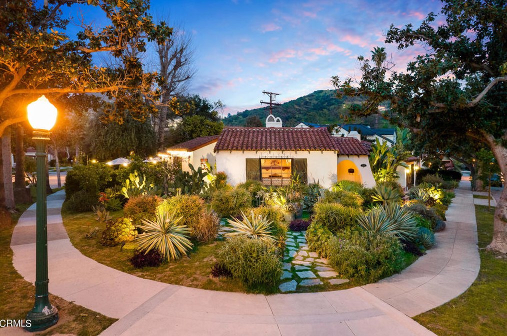 1400 Moncado Dr, Glendale CA  91207-1248 exterior