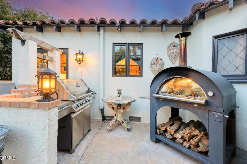 1400 Moncado Dr, Glendale CA  91207-1248 exterior