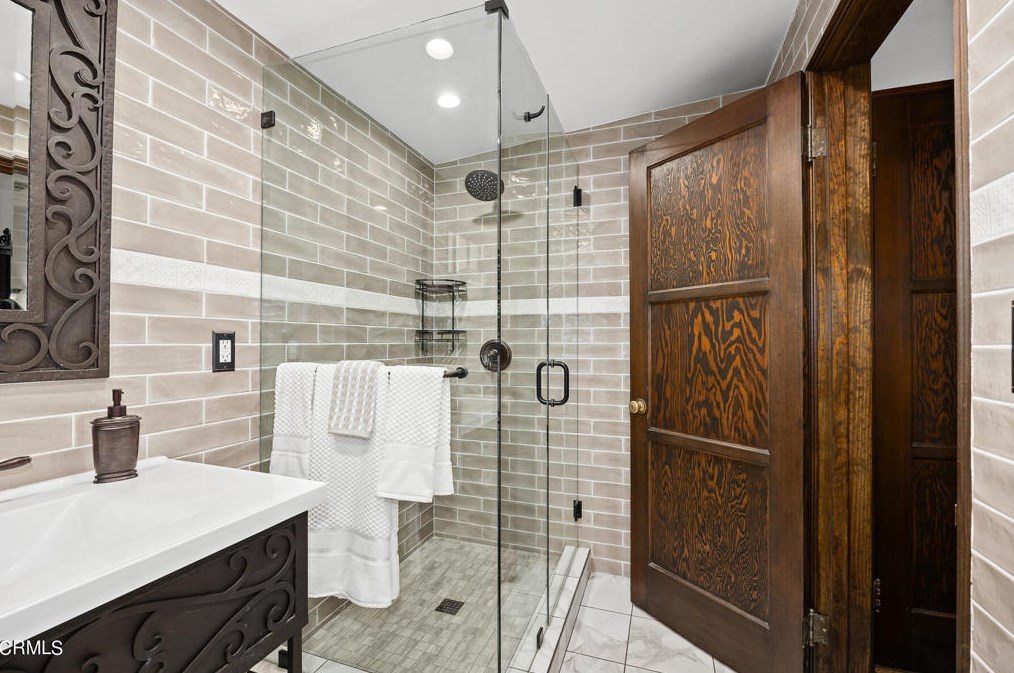 1400 Moncado Dr, Glendale CA  91207-1248 exterior
