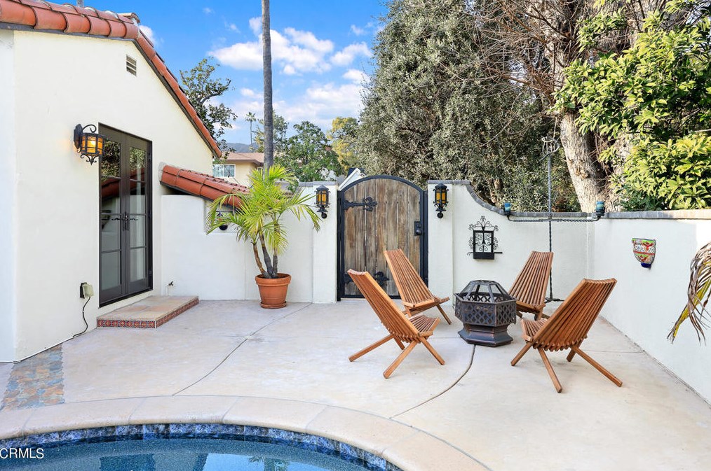 1400 Moncado Dr, Glendale CA  91207-1248 exterior