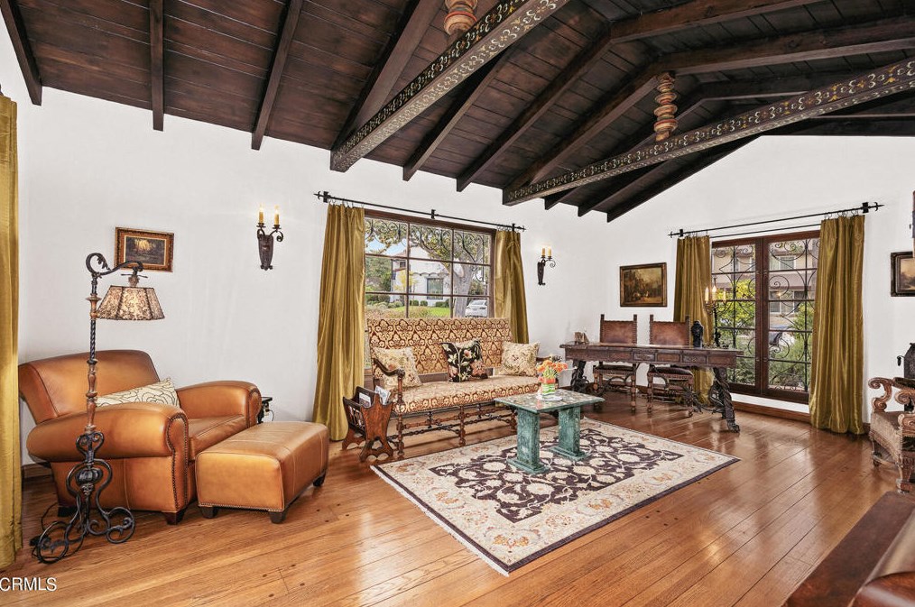 1400 Moncado Dr, Glendale CA  91207-1248 exterior