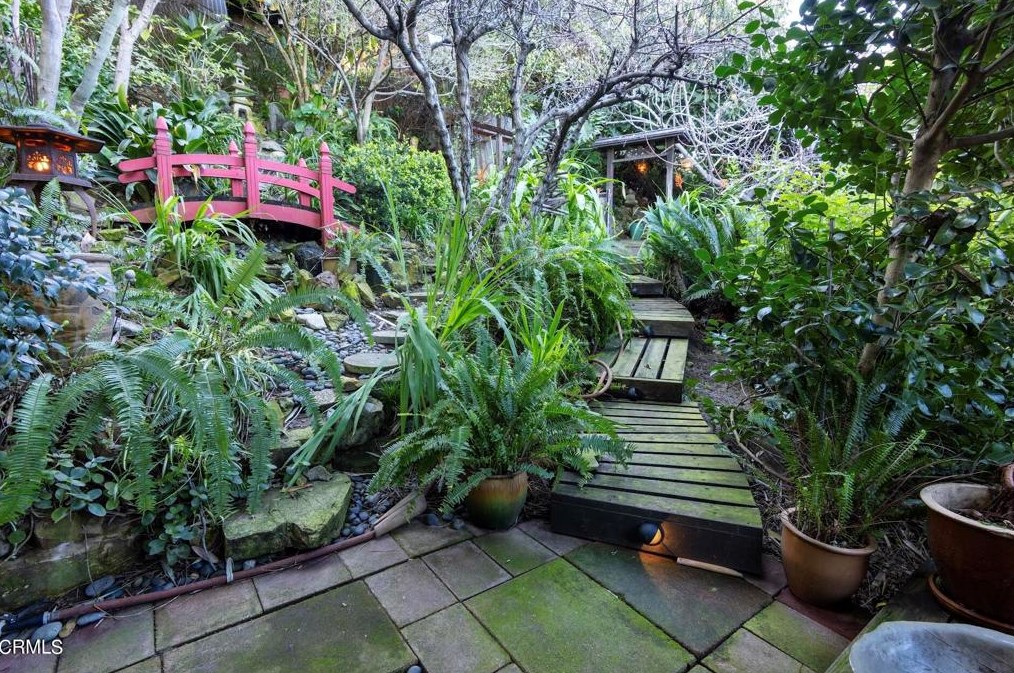 646 Crane Blvd, Los Angeles CA  90065-4016 exterior